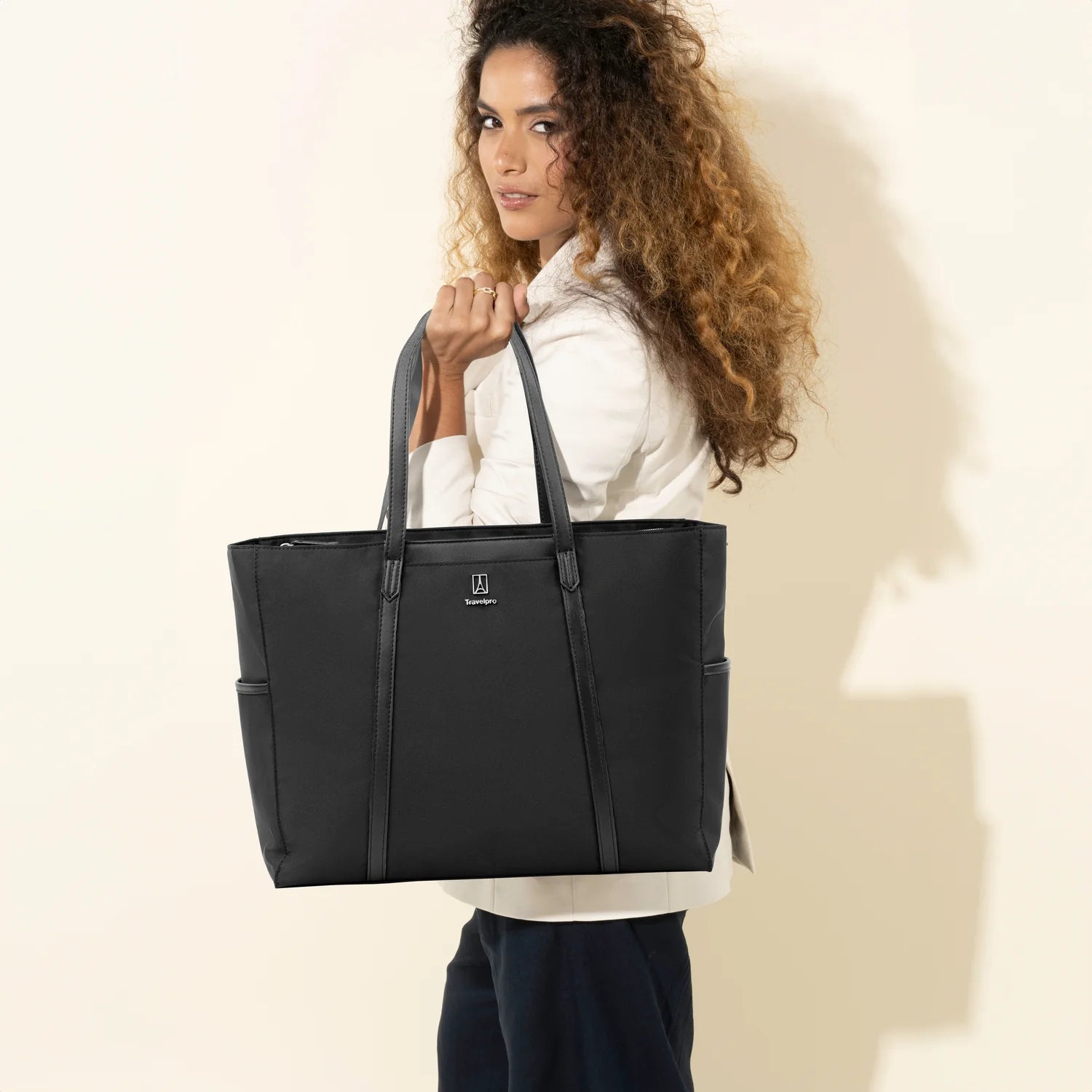 TRAVELPRO MAXLITE SHOPPER TOTE