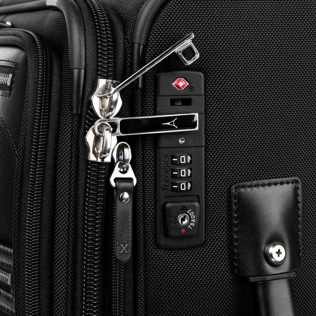 TRAVELPRO PLATINUM® ELITE INTERNATIONAL EXPANDABLE CARRY-ON SPINNER