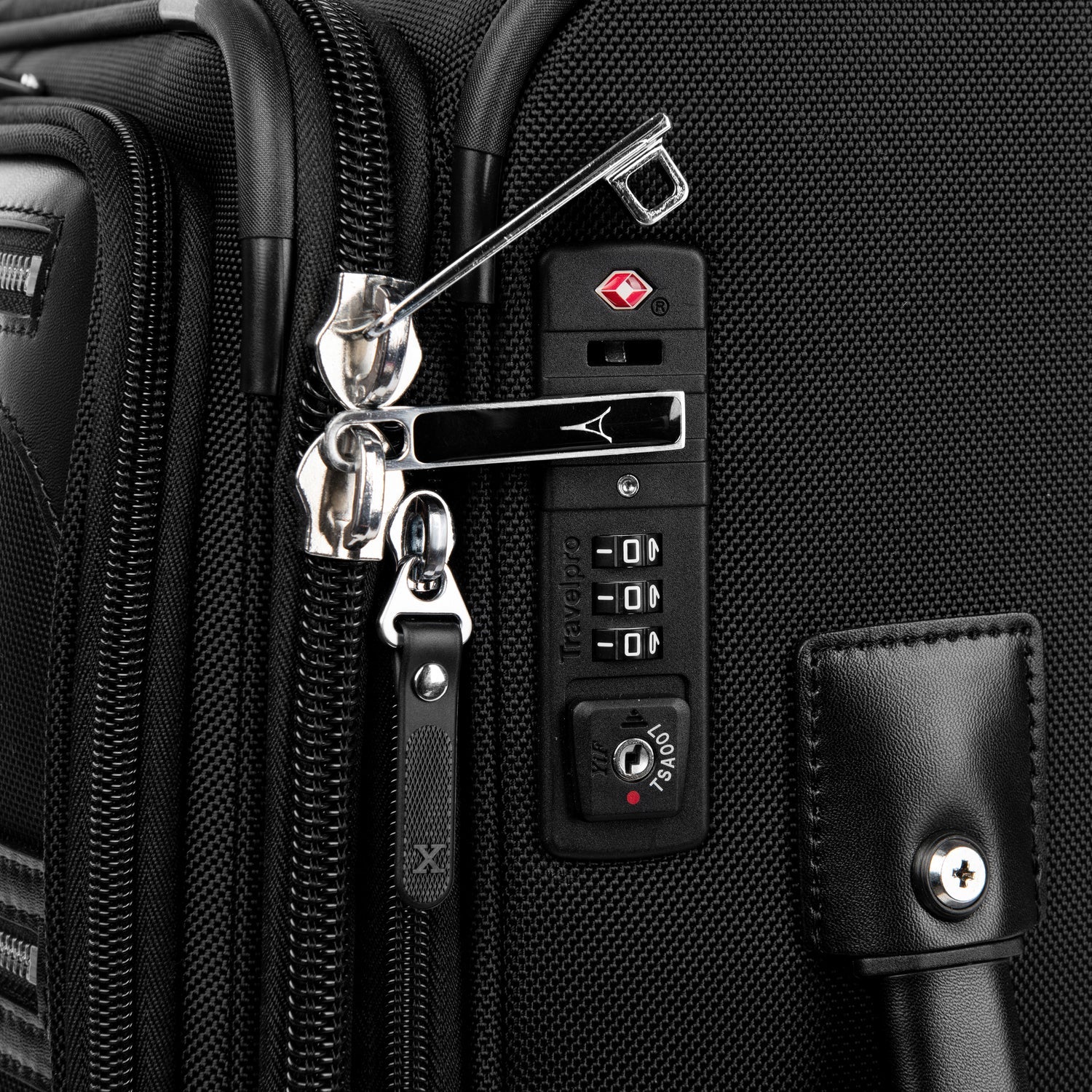 TRAVELPRO PLATINUM® ELITE INTERNATIONAL EXPANDABLE CARRY-ON SPINNER