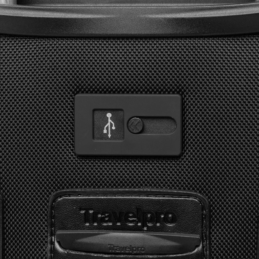 TRAVELPRO PLATINUM® ELITE INTERNATIONAL EXPANDABLE CARRY-ON SPINNER