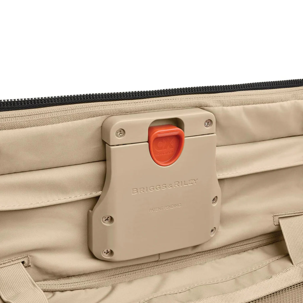 BRIGGS & RILEY Baseline Compact 19" Carry-On Expandable Spinner