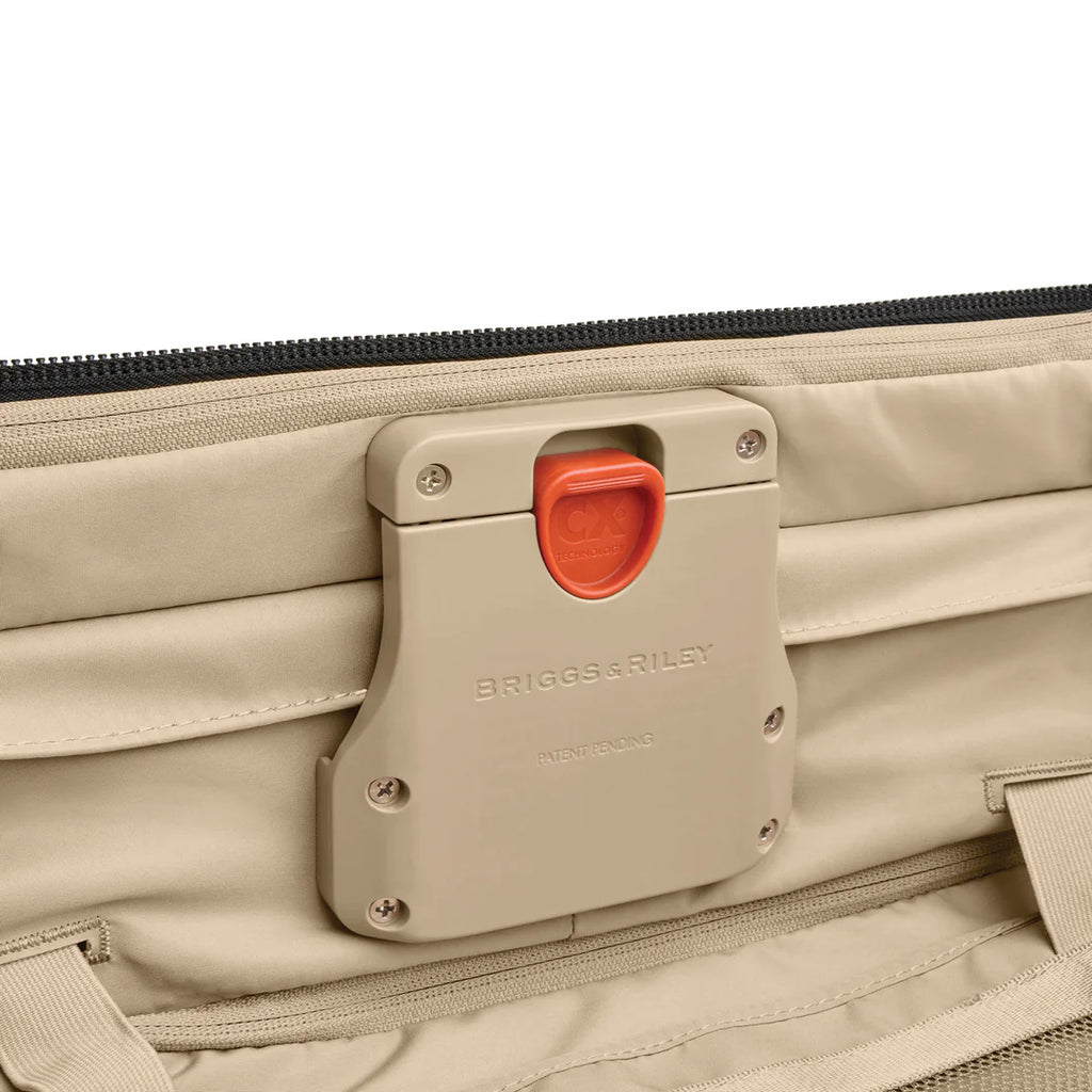 BRIGGS & RILEY Baseline Global 2-Wheel Expandable Carry On