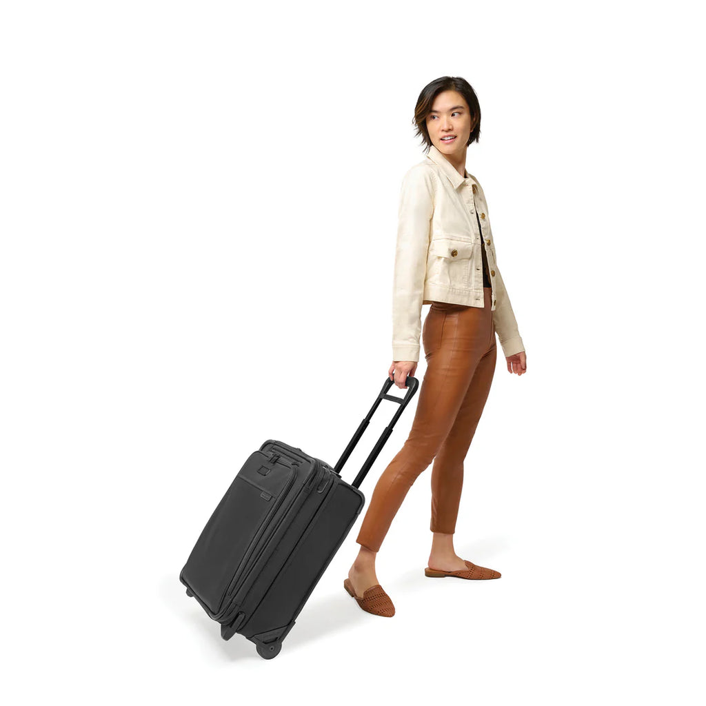 BRIGGS & RILEY Baseline Global 2-Wheel Expandable Carry On