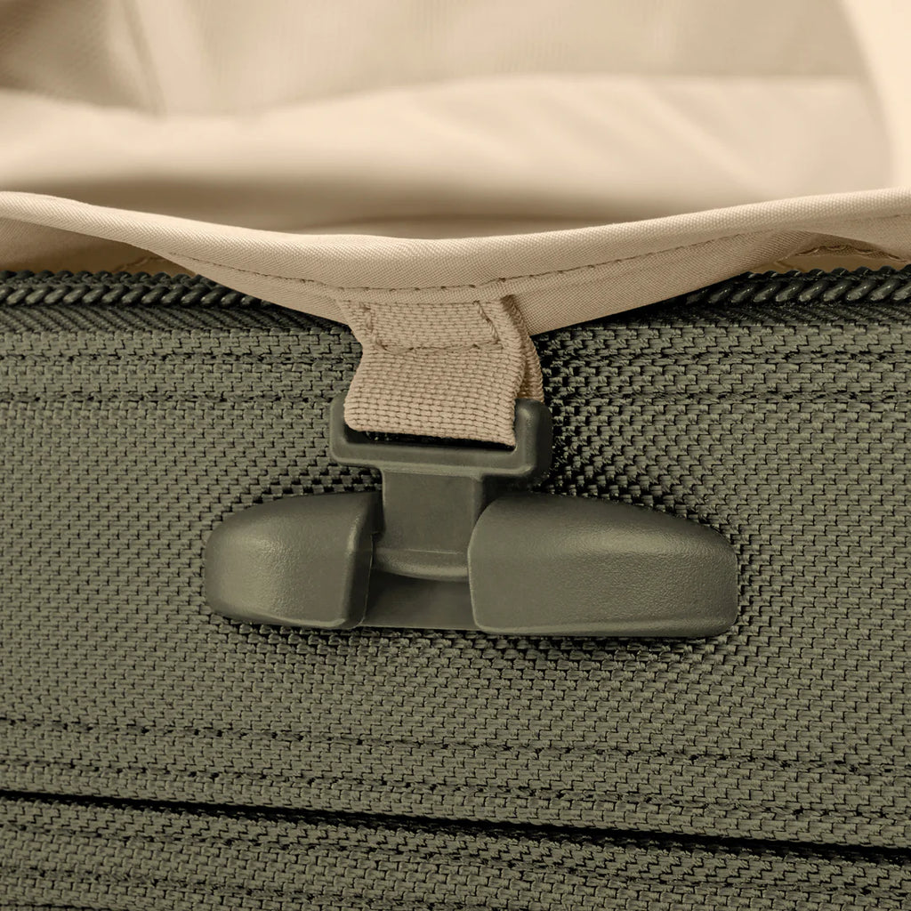 BRIGGS & RILEY Baseline Essentials 22" Carry-On Expandable Spinner