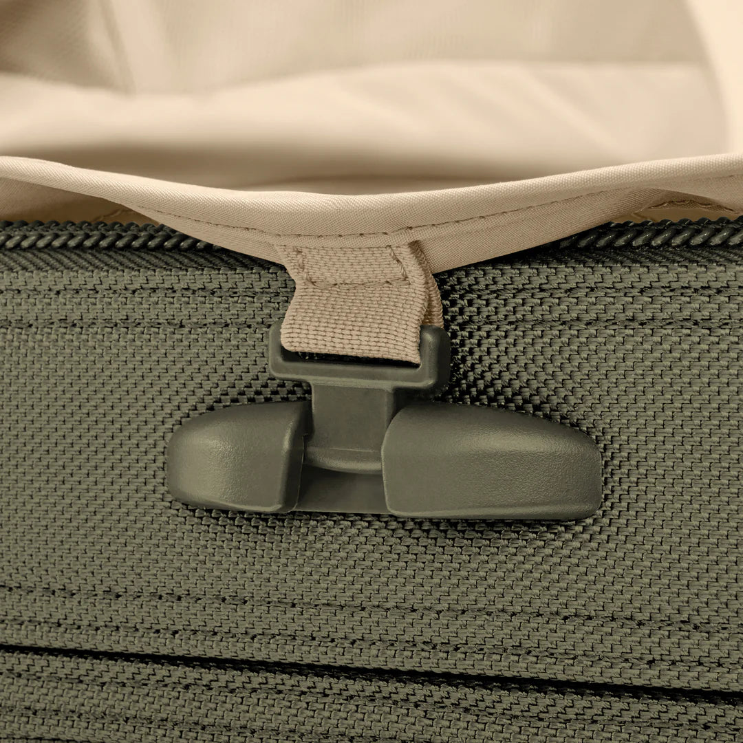 BRIGGS & RILEY Baseline Essentials 22" Carry-On Expandable Spinner