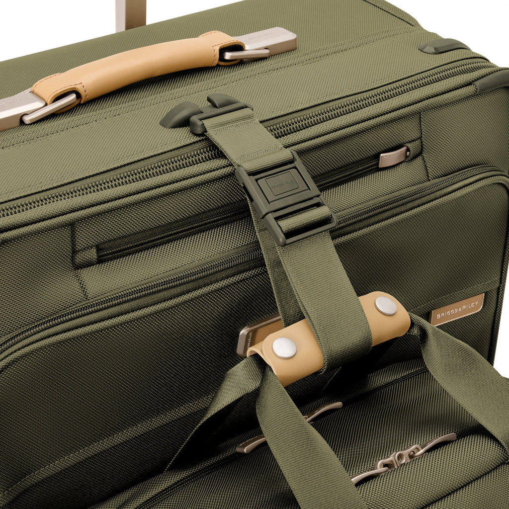 BRIGGS & RILEY Baseline Essentials 22" Carry-On Expandable Spinner