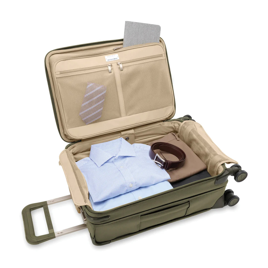 BRIGGS & RILEY Baseline Essentials 22" Carry-On Expandable Spinner
