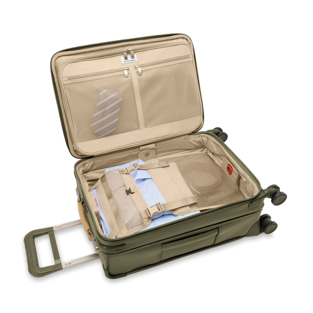 BRIGGS & RILEY Baseline Essentials 22" Carry-On Expandable Spinner