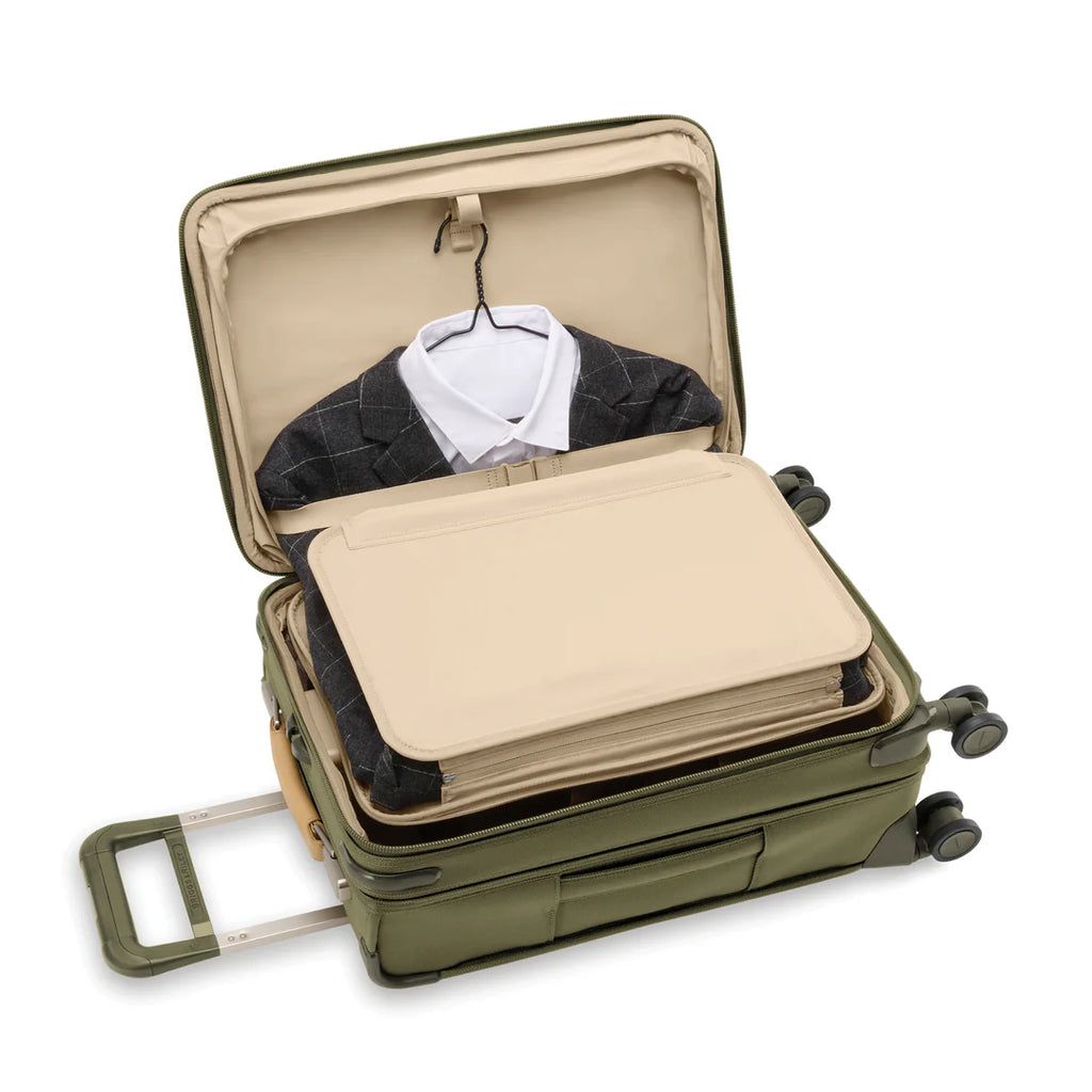 BRIGGS & RILEY Baseline Essentials 22" Carry-On Expandable Spinner