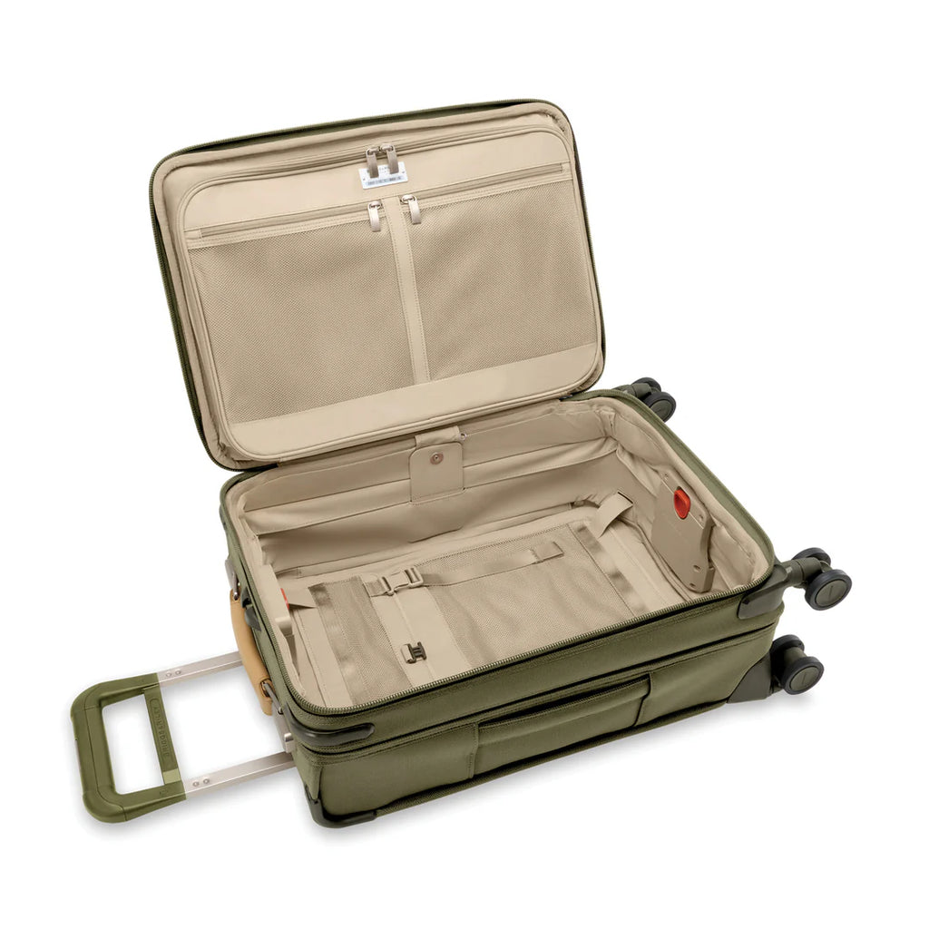BRIGGS & RILEY Baseline Essentials 22" Carry-On Expandable Spinner