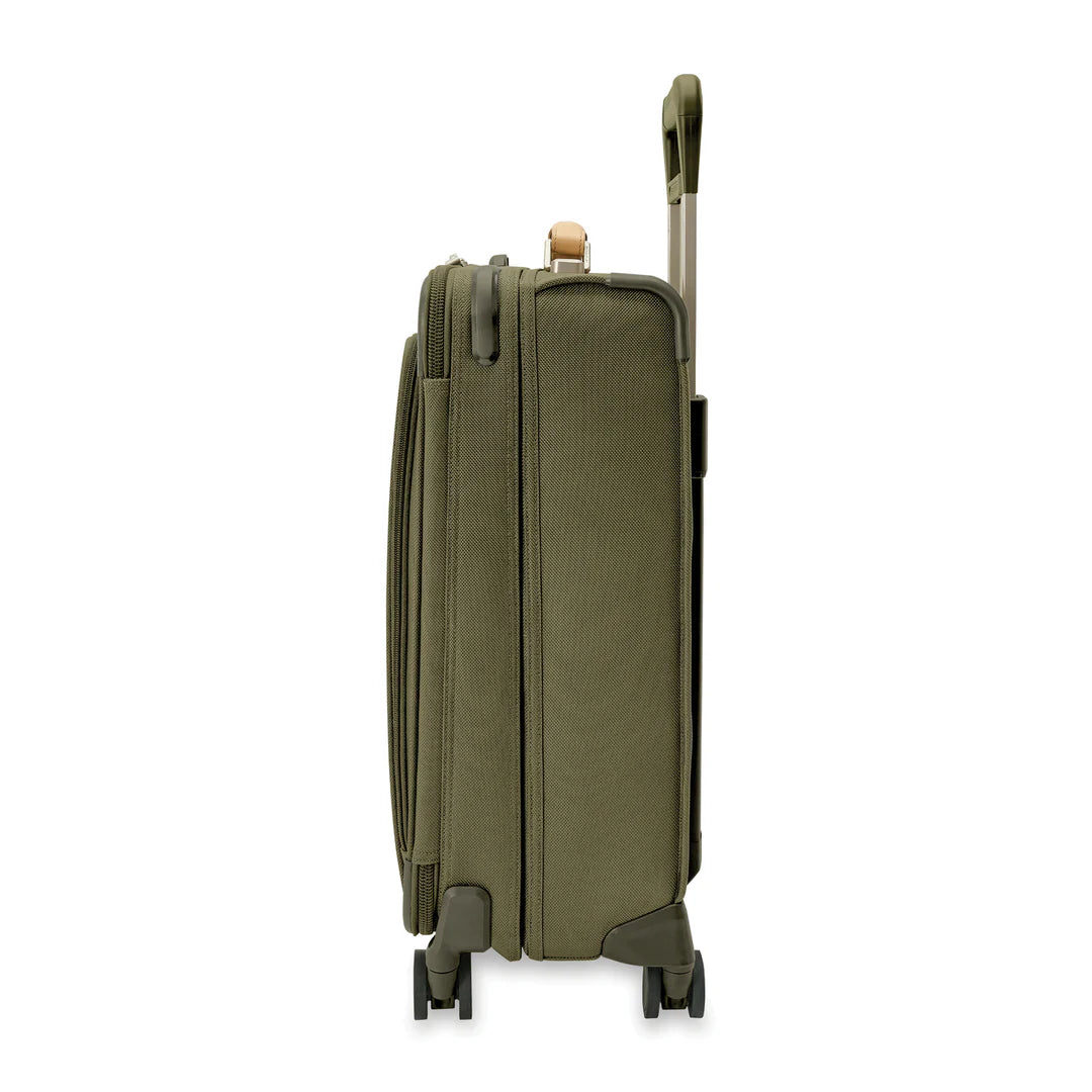 BRIGGS & RILEY Baseline Essentials 22" Carry-On Expandable Spinner