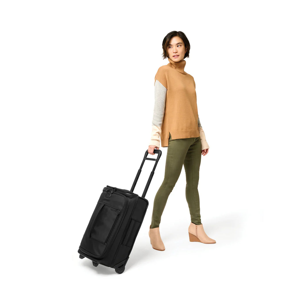 BRIGGS & RILEY Baseline Global 2-Wheel Carry-On Duffle