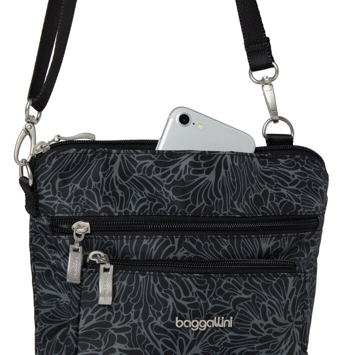 Baggallini Modern Pocket Crossbody