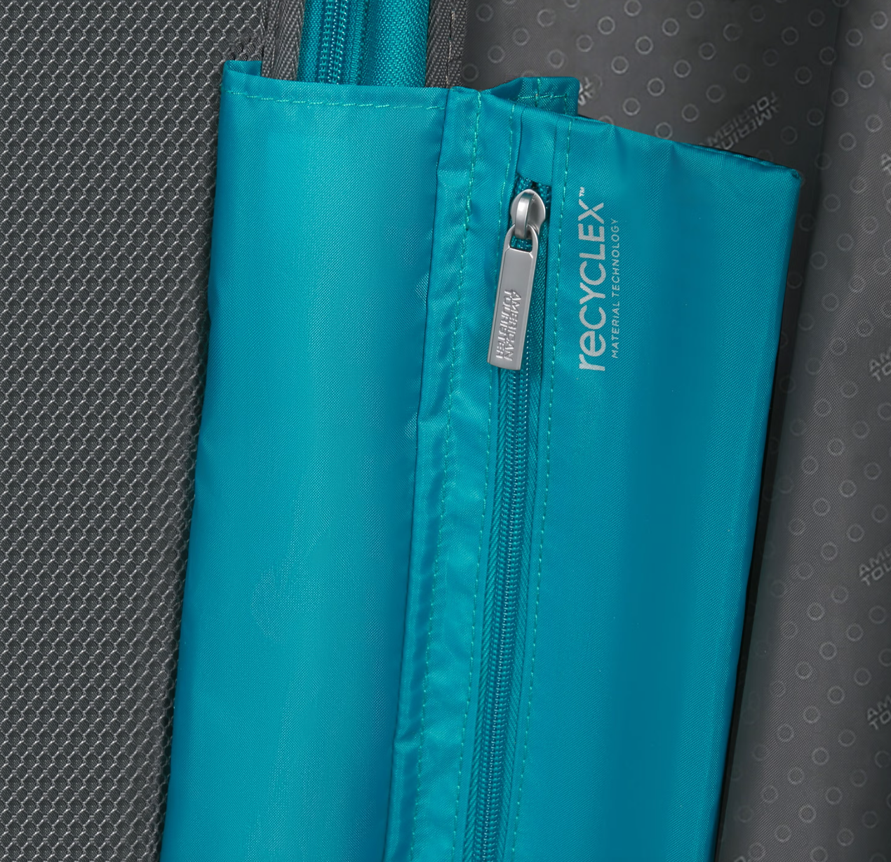 American Tourister StarVibe Spinner Carry-On