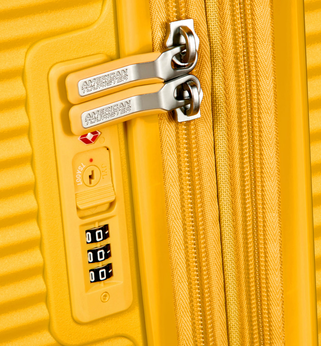 American Tourister Curio Spinner Carry-On