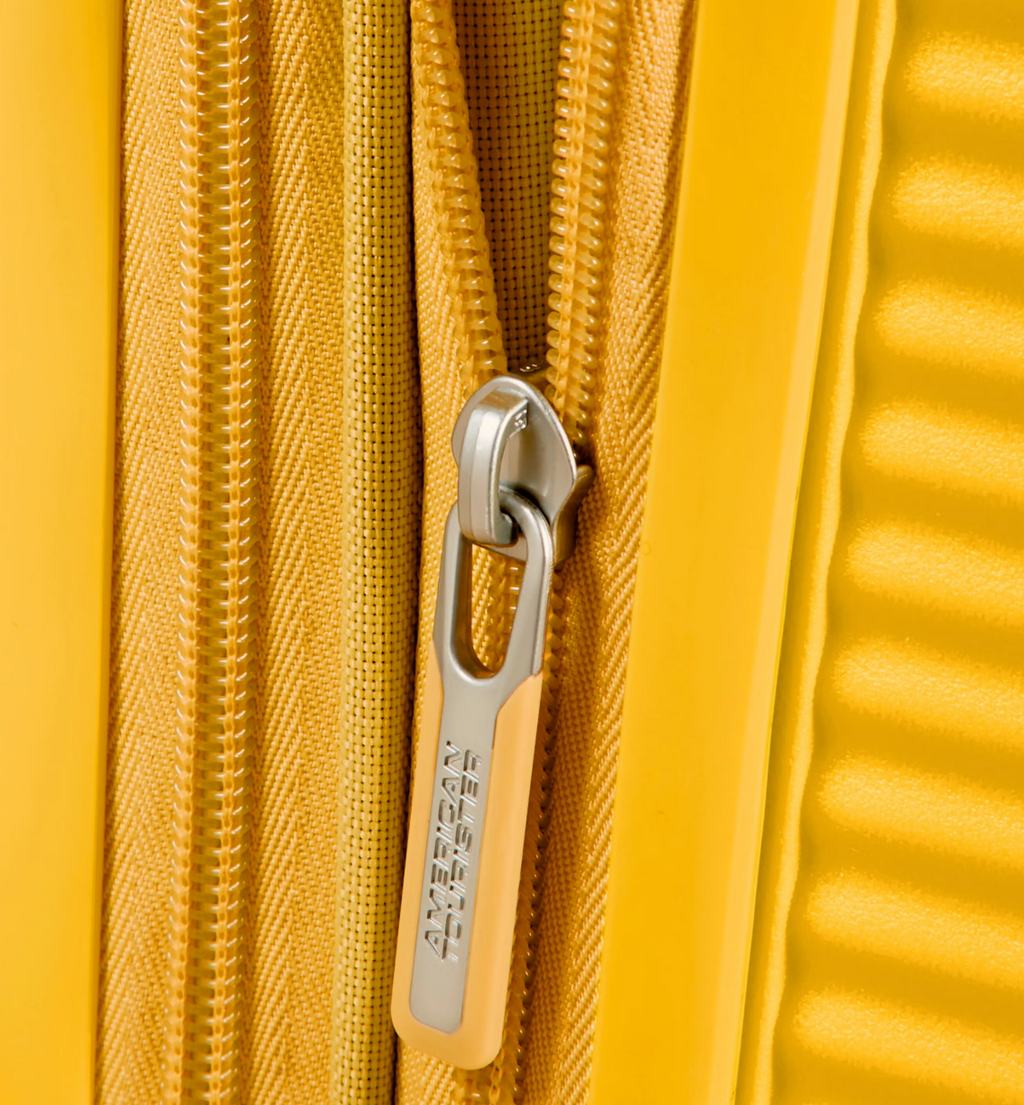 American Tourister Curio Spinner Carry-On