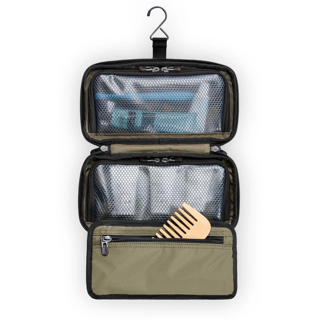 BRIGGS & RILEY ZDX Hanging Toiletry Kit
