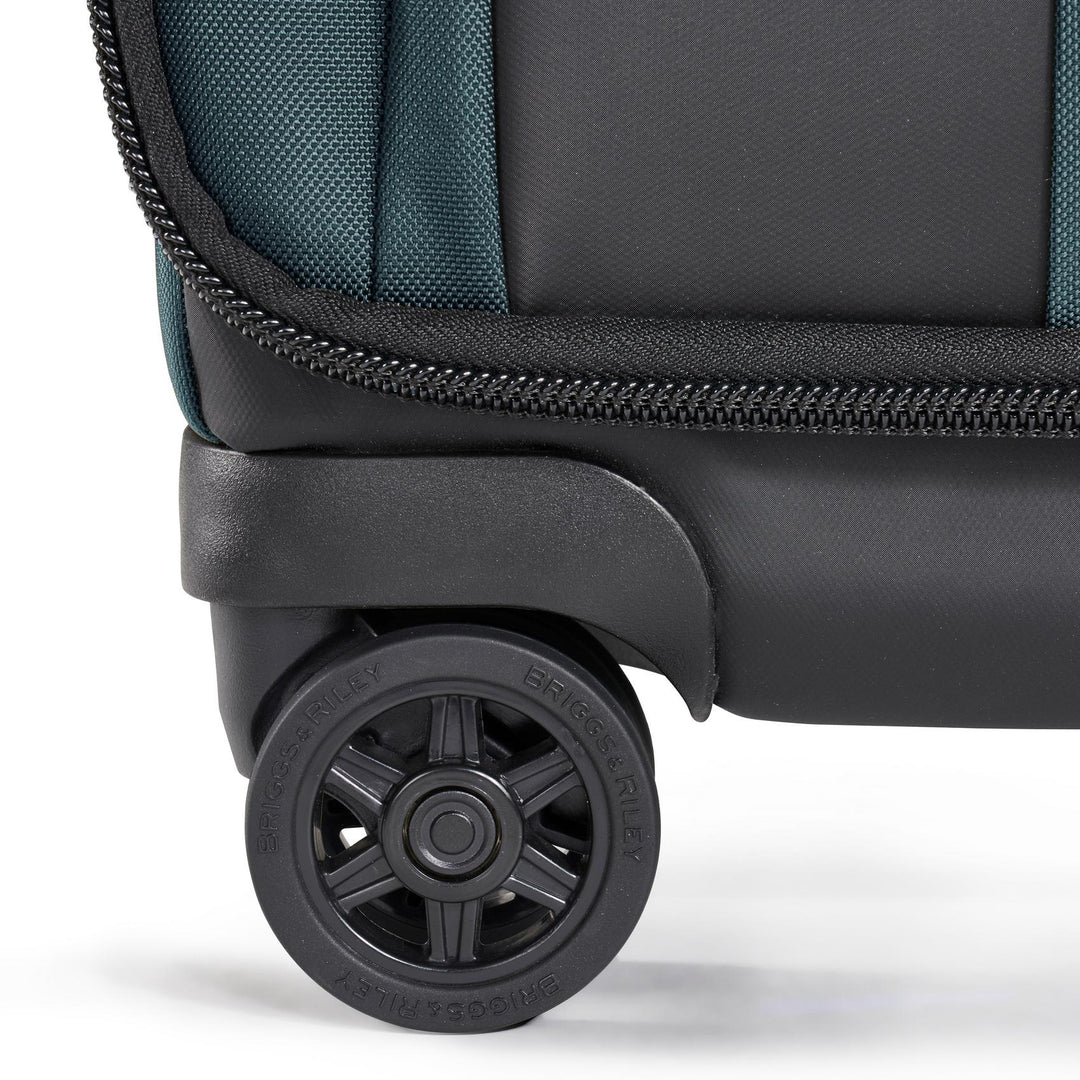 BRIGGS & RILEY ZDX International 21" Carry-On Expandable Spinner
